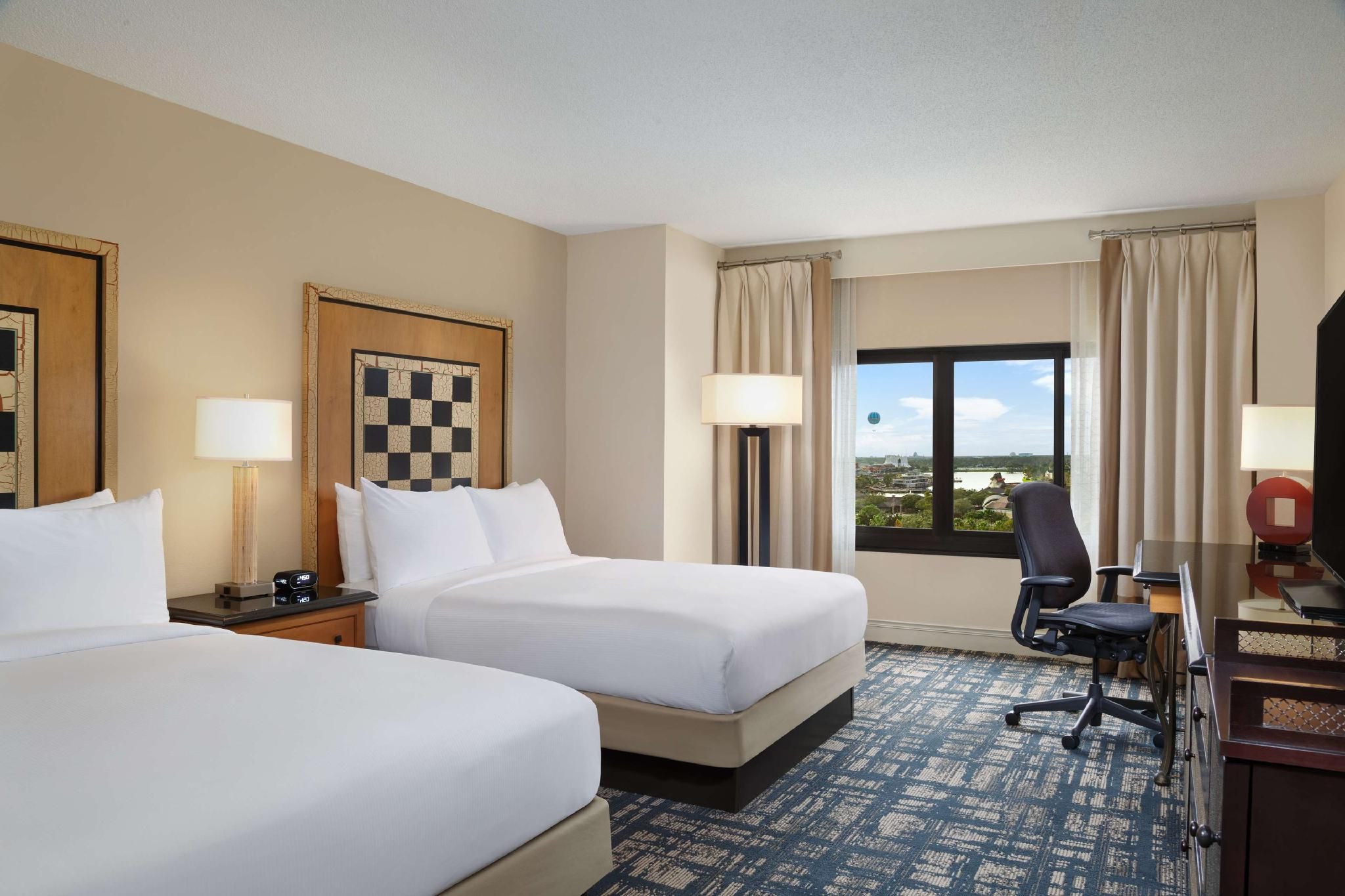 Disney Springs View- 2 Queen Beds