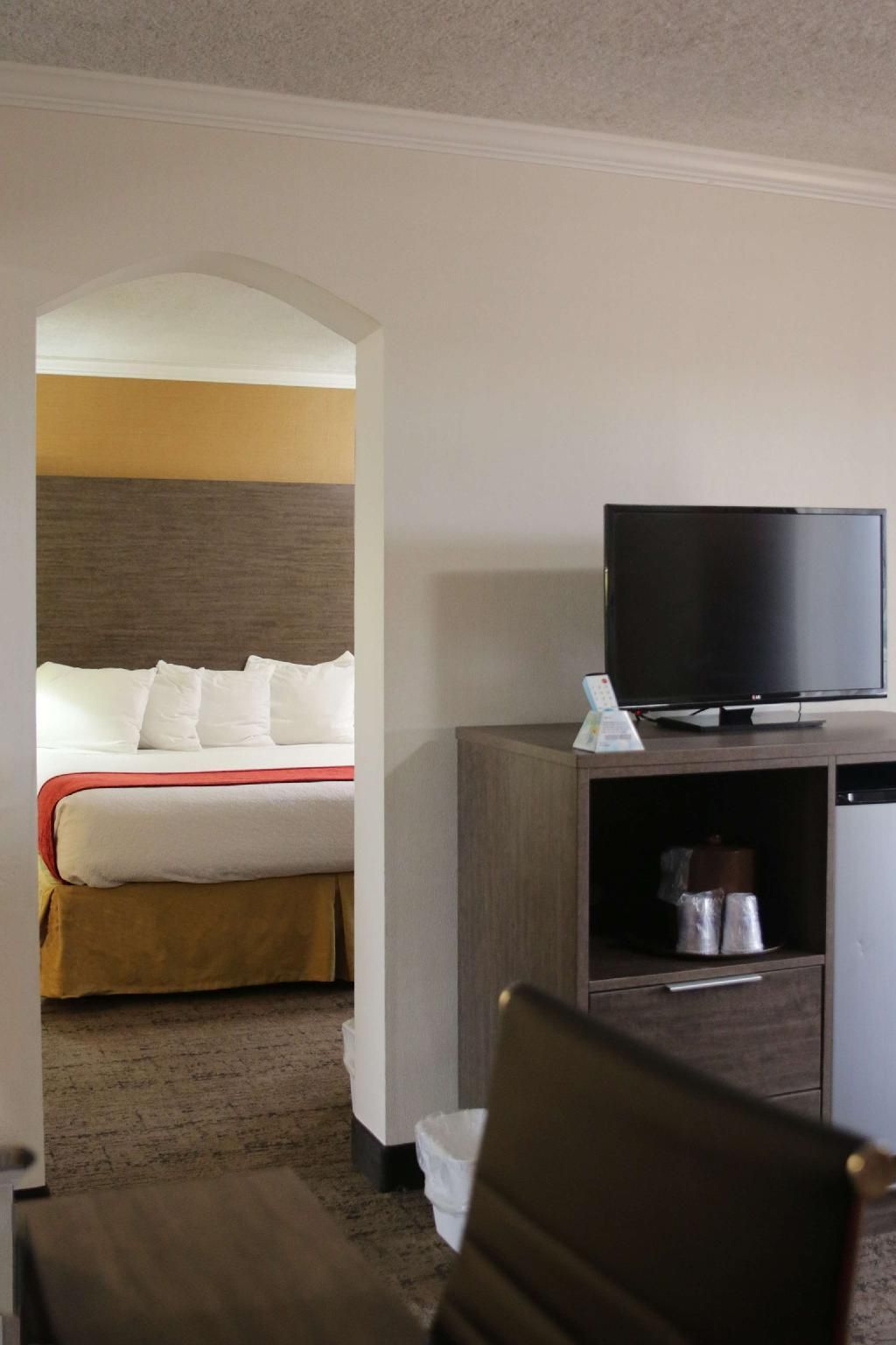 Best Western Galleria Inn & Suites Suite-1 King Bed, Non-Smoking, Two Room Unit, Sofabed, Kitchenette, Full Breakfast 3