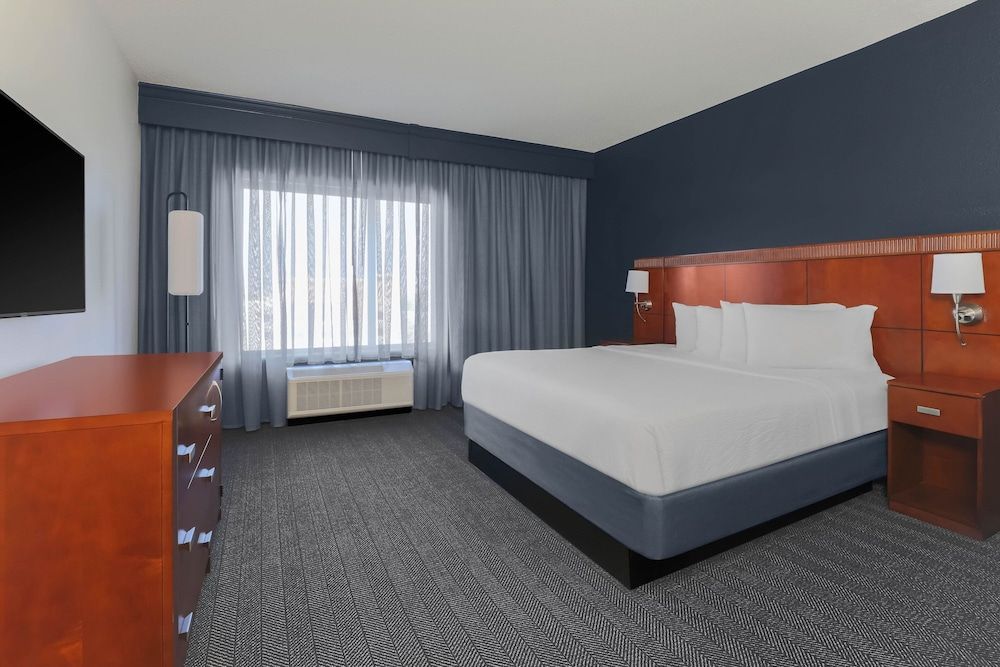 undefined Courtyard by Marriott Austin Airport 2