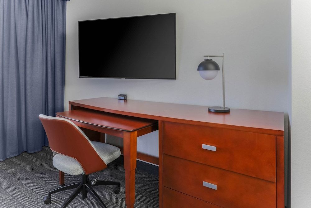 undefined Courtyard by Marriott Austin Airport 8