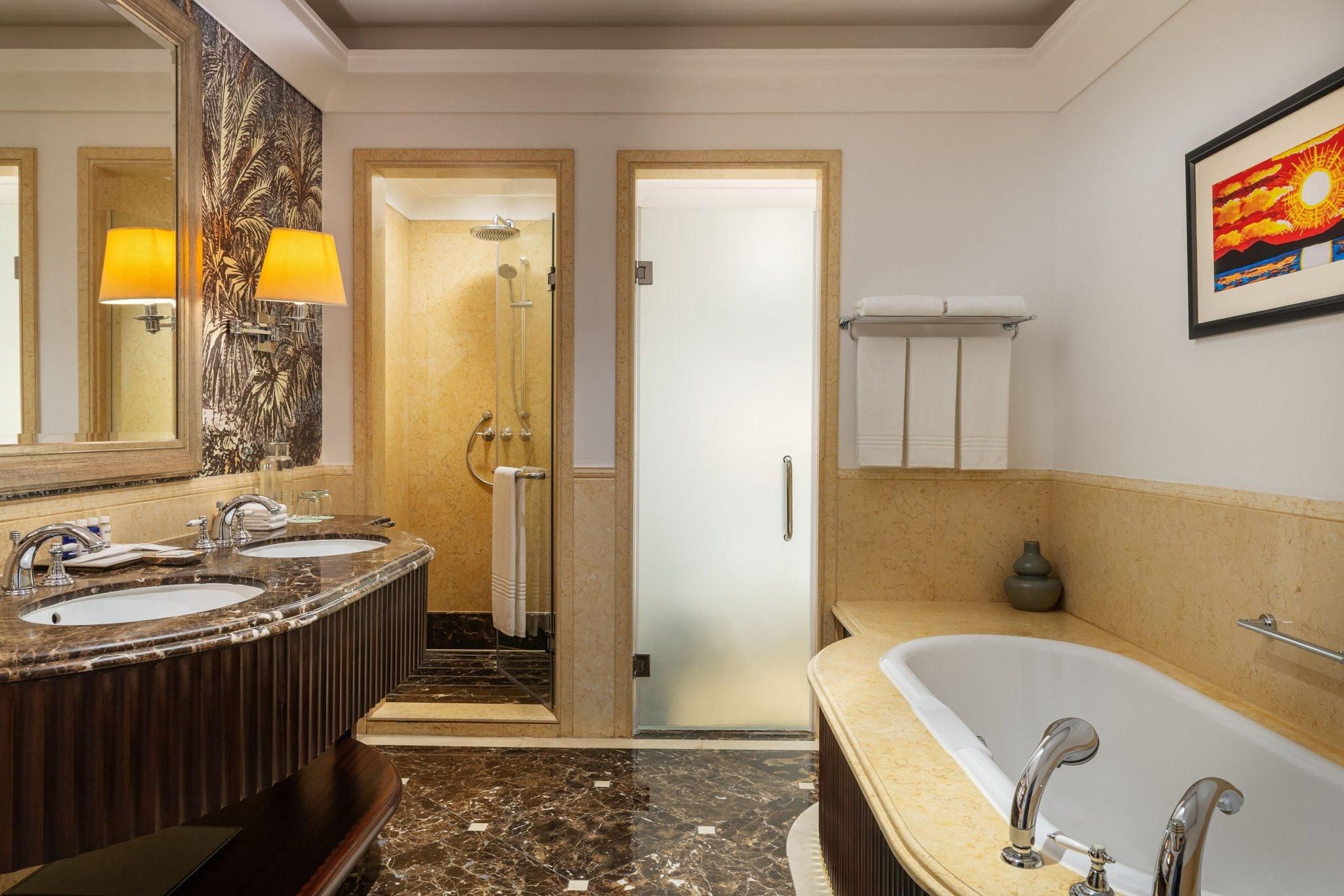 Deluxe Suite Sea View, Club lounge access, 1 Bedroom Suite, 1 King, Sofa bed, Airport Transfer