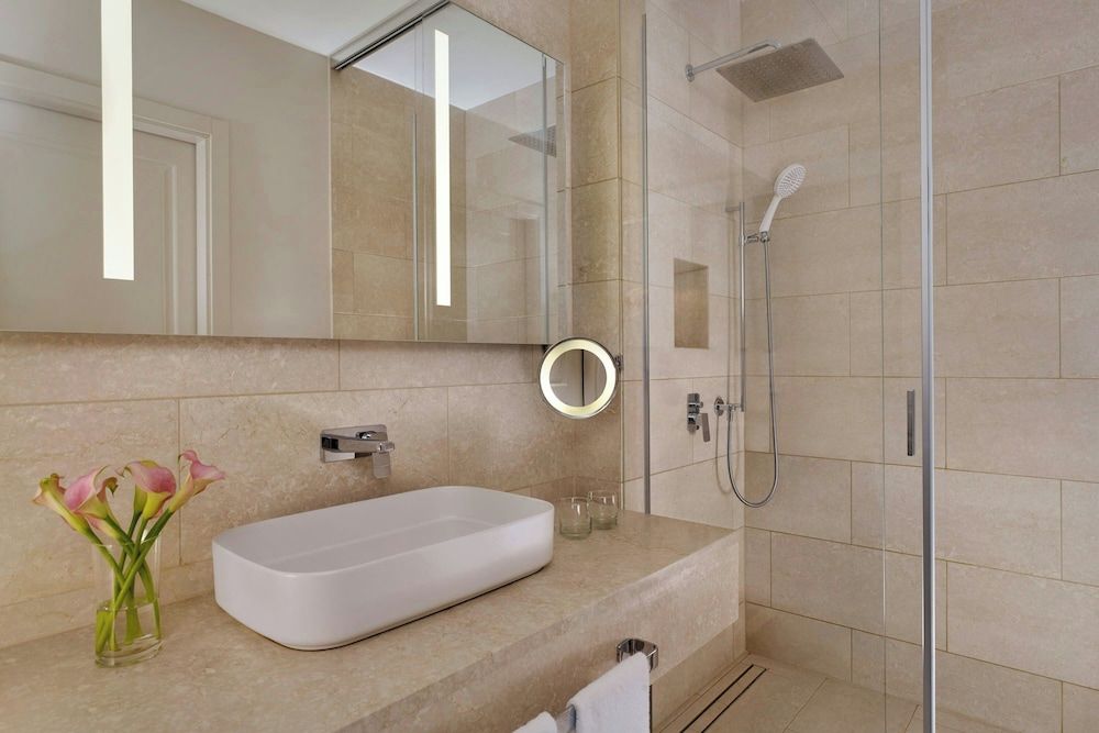 The Ritz-Carlton, Hotel de la Paix, Geneva Classic Room, 1 King Bed, Garden View 2