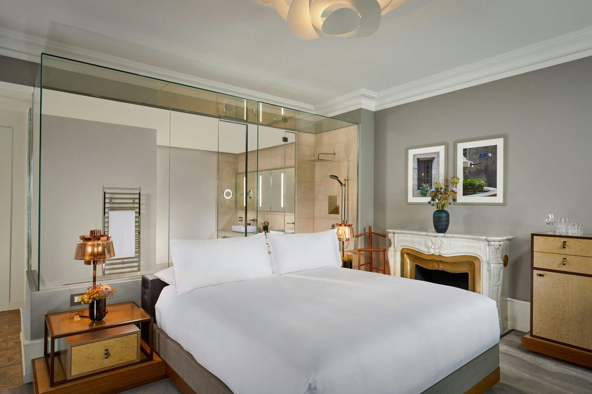 Premium Lakefront Room, Guest room, 1 King, Lakefront