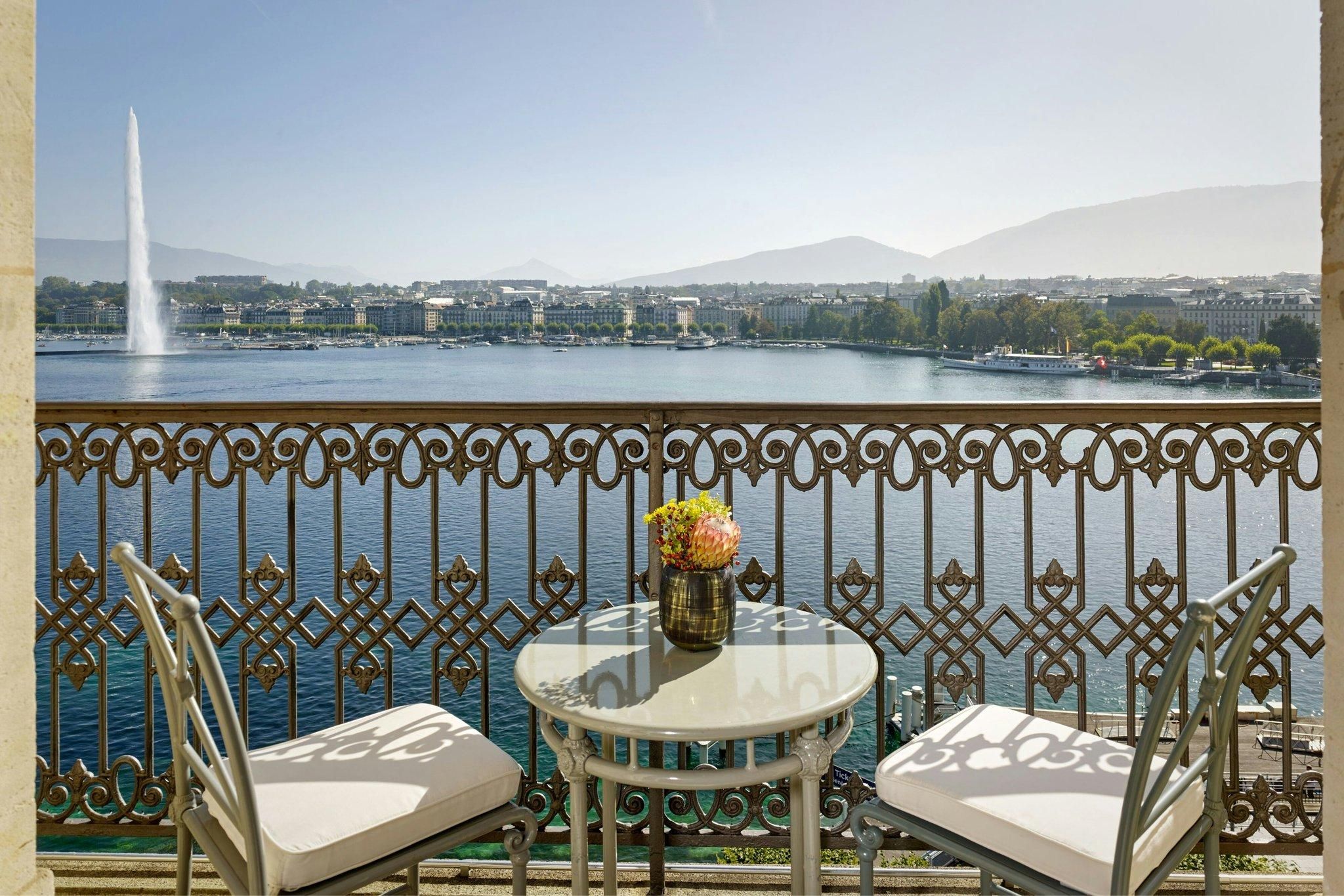 Mont-Blanc Suite, 1 Bedroom Suite, 1 King, Private Sofa bed, Lakefront, Balcony