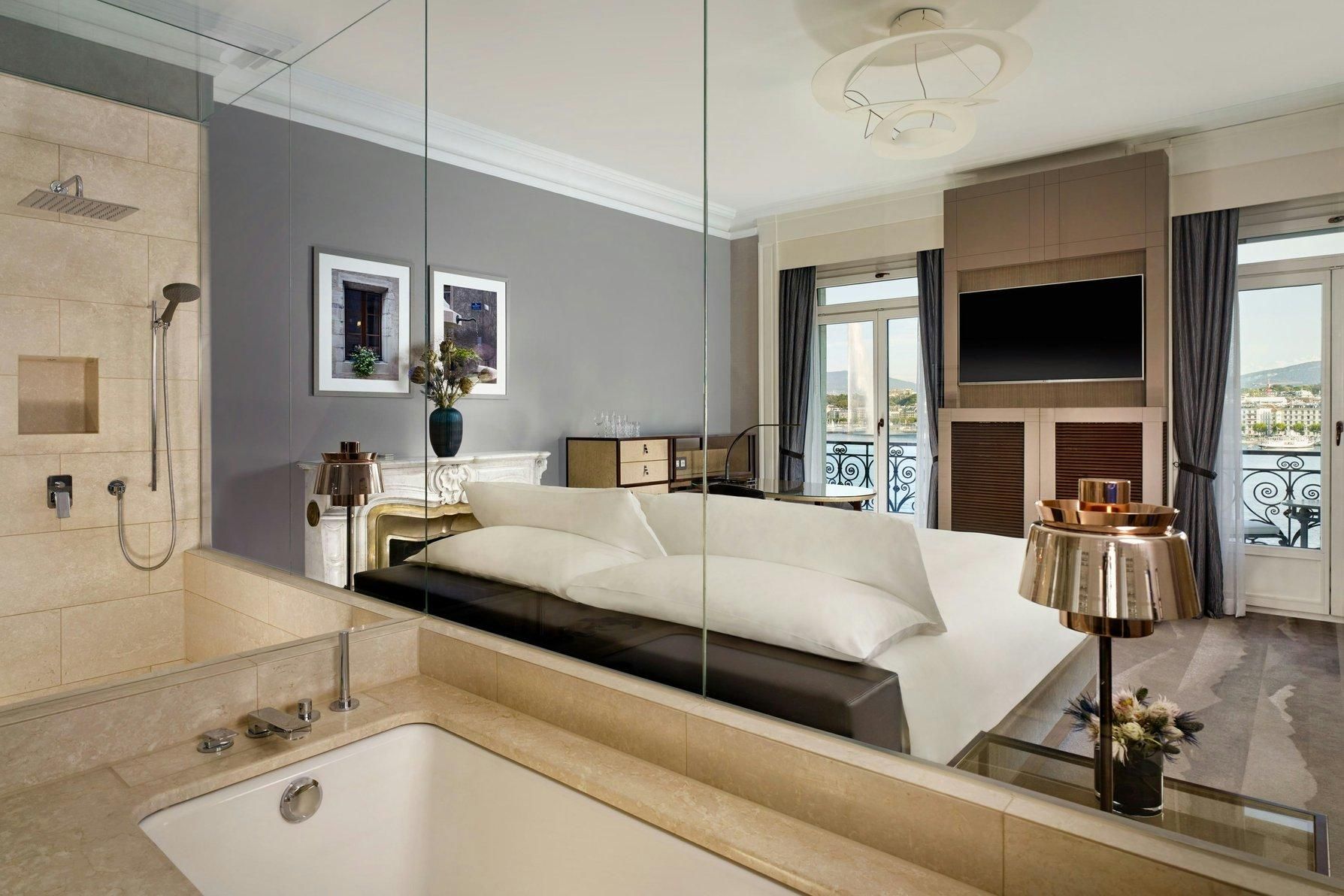Premium Lakefront Room, Guest room, 1 King, Lakefront