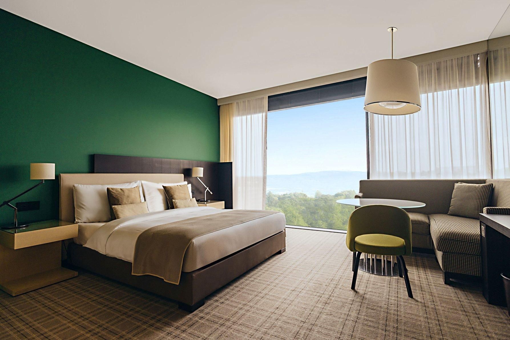 1 King Premium Club Lounge Access