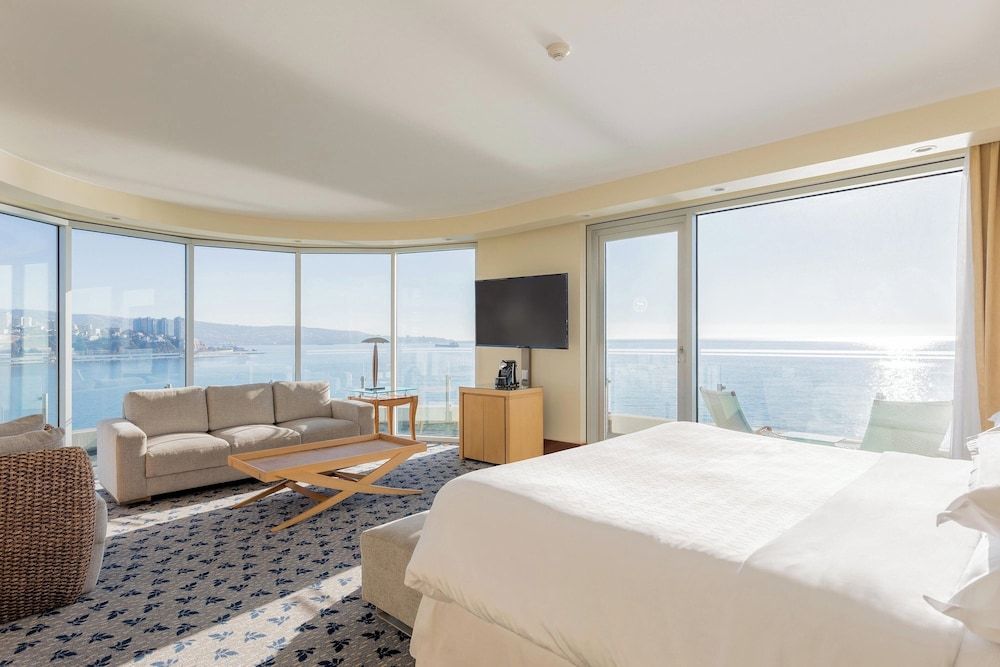 Suite, 1 King Bed, Balcony, Oceanfront