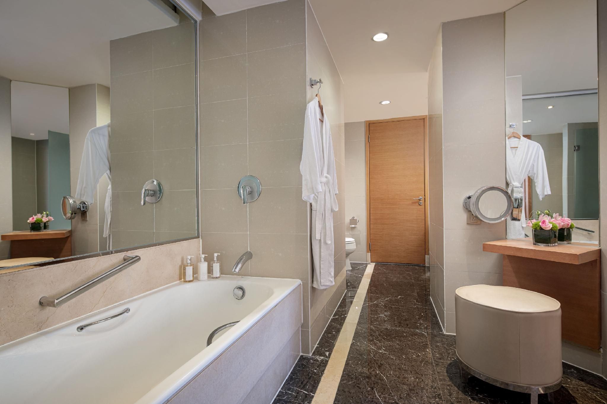 1 Bedroom Suite Dining