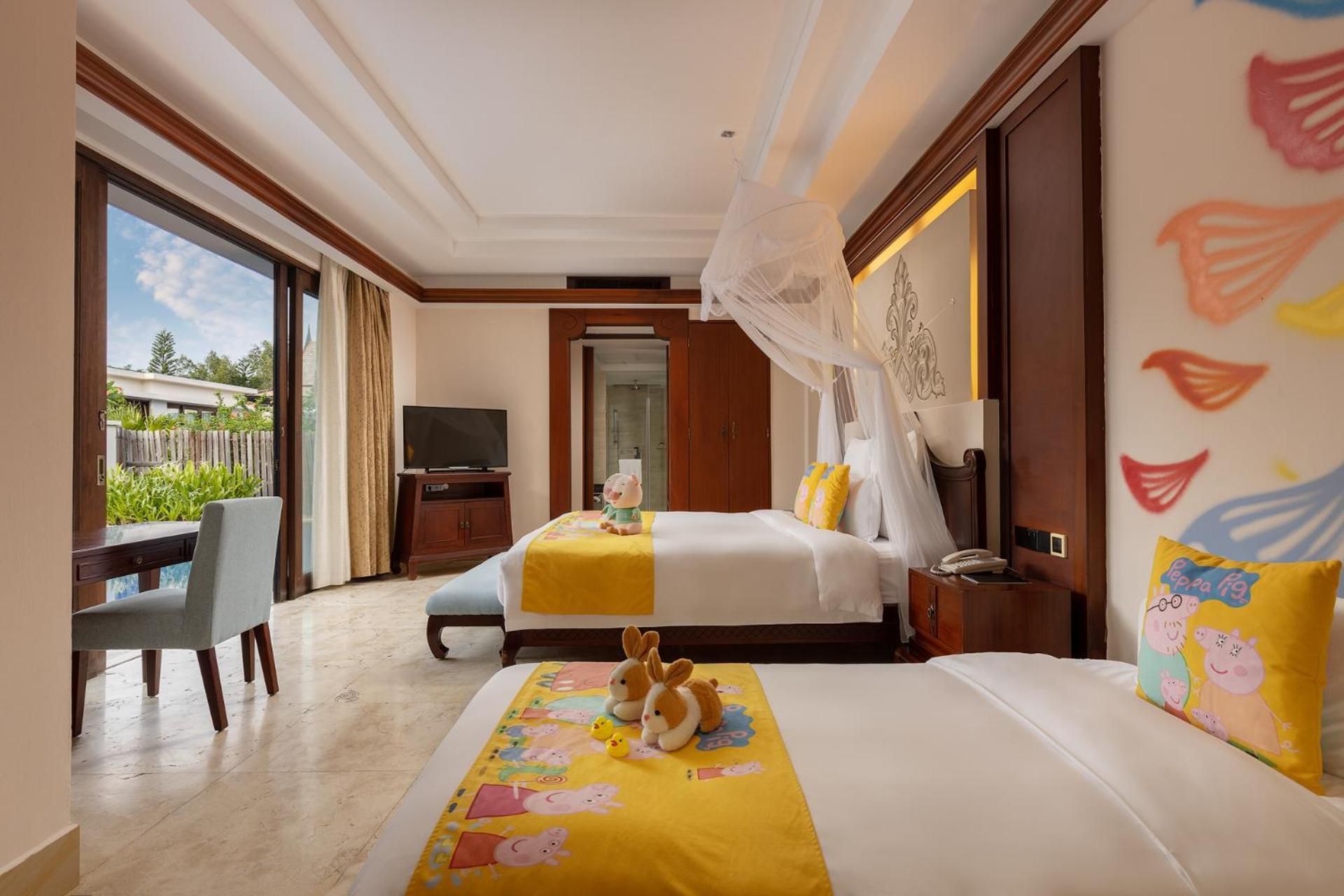 Family Villa with Private Pool and Garden