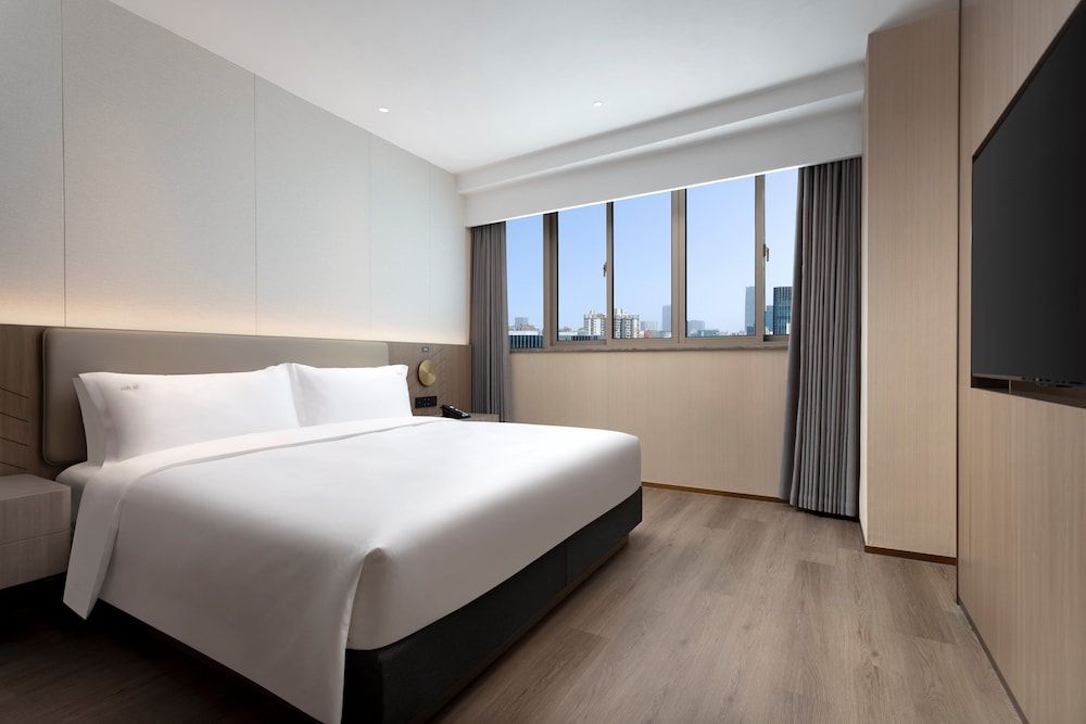 undefined Holiday Inn Shanghai Jing'an by IHG 2
