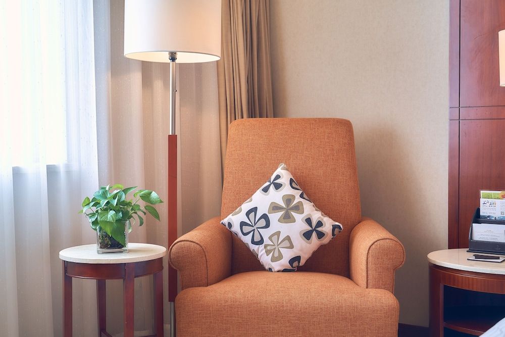 Parkview Hotel Shanghai Deluxe Room 1 King Bed 5