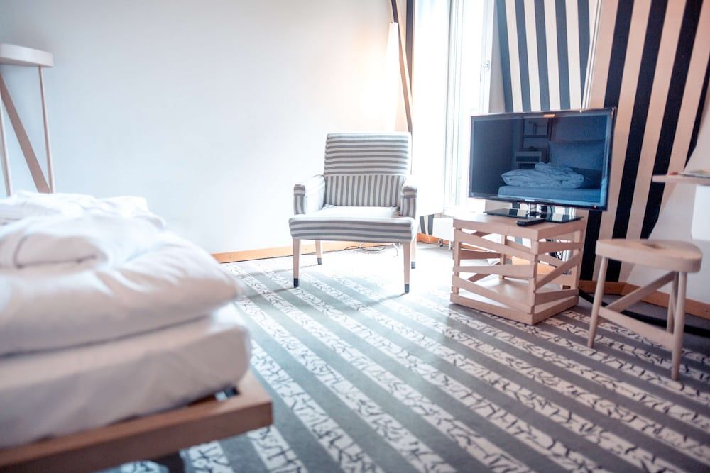 Hotel Bleibtreu Berlin by Golden Tulip Standard Room, 1 Queen Bed 6