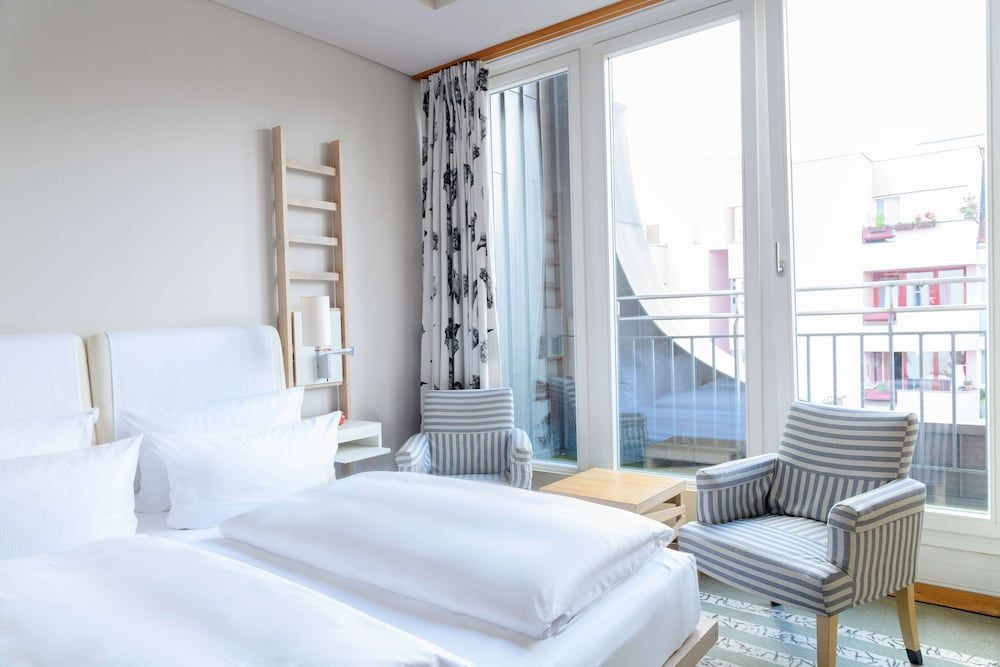 Hotel Bleibtreu Berlin by Golden Tulip Standard Room, 1 Queen Bed 3