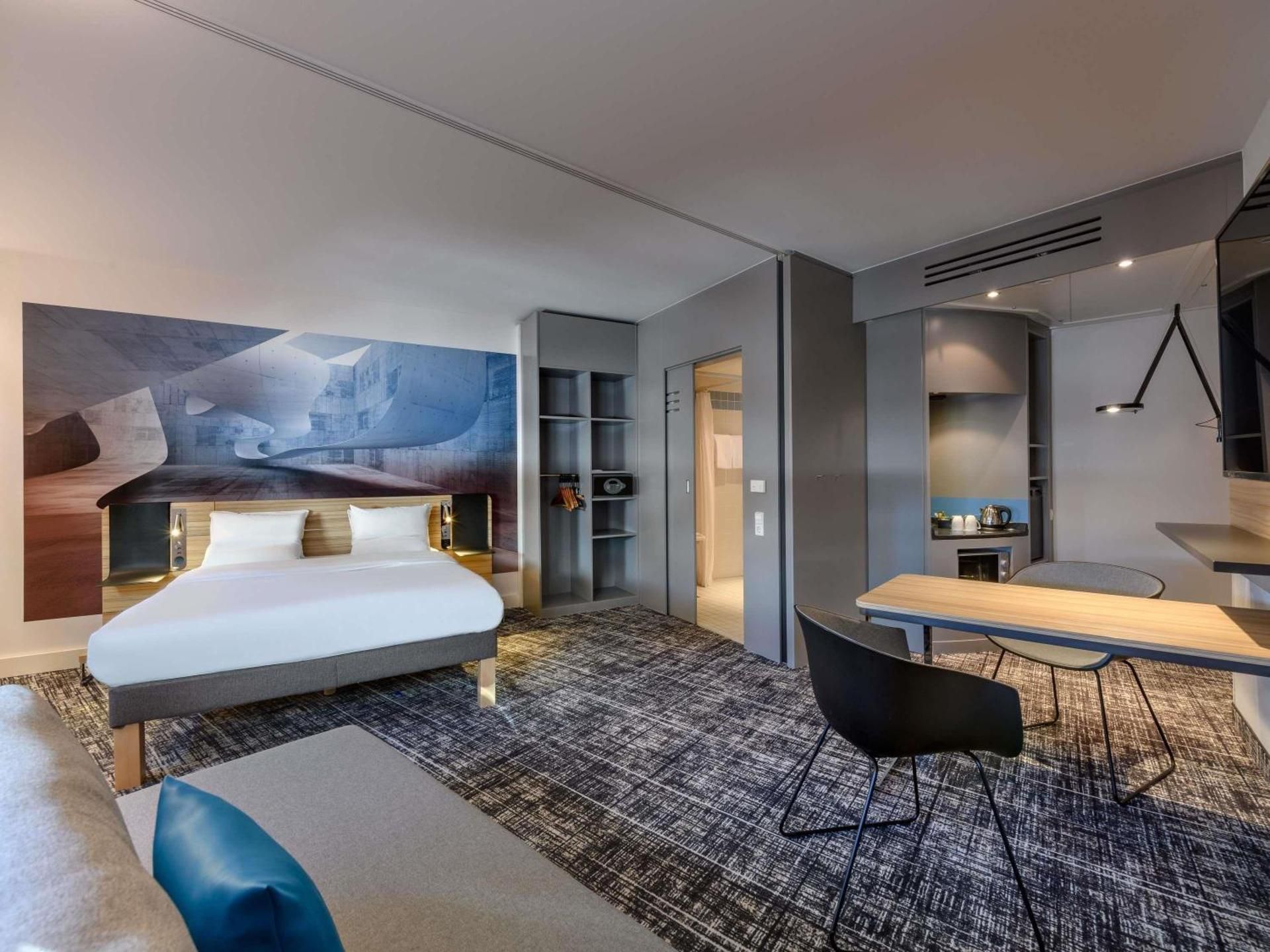 Novotel Suites Berlin City Potsdamer Platz Standard Suite with double bed, single sofa bed, kitchenette ideal for guests with limited 5