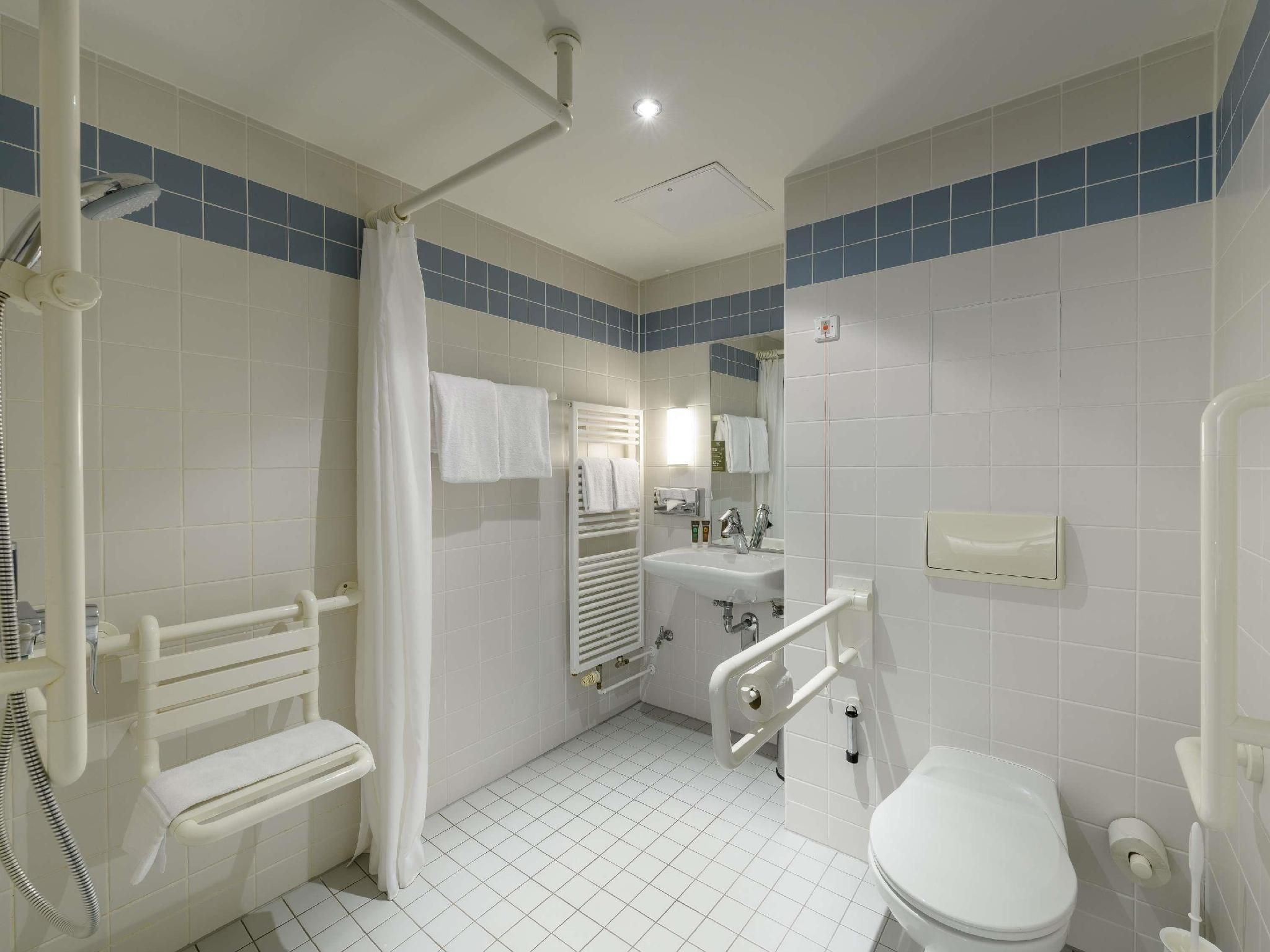 Novotel Suites Berlin City Potsdamer Platz Standard Suite with double bed, single sofa bed, kitchenette ideal for guests with limited 7