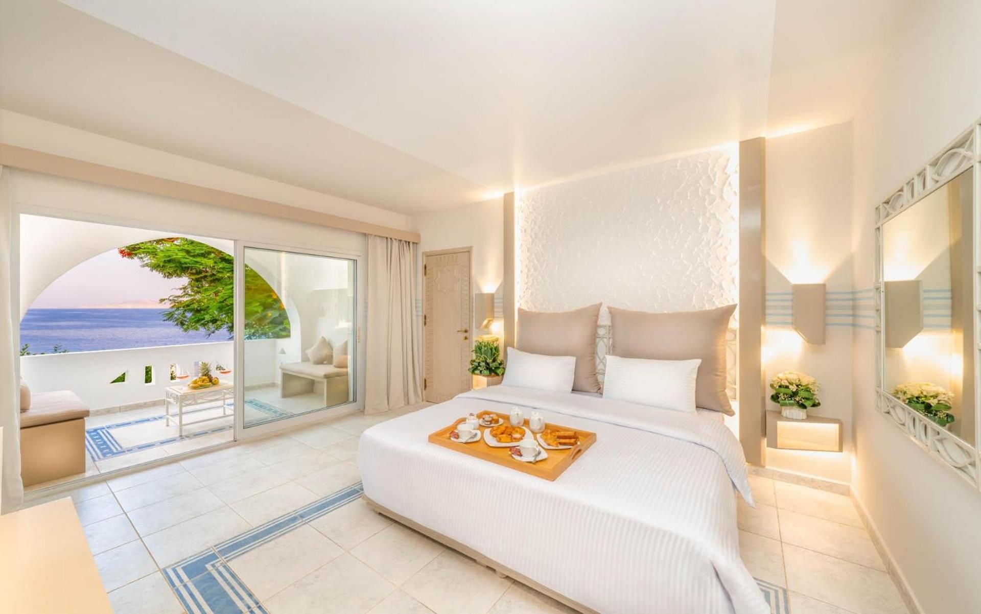 Aquamarine Beachfront Queen or Twin Room