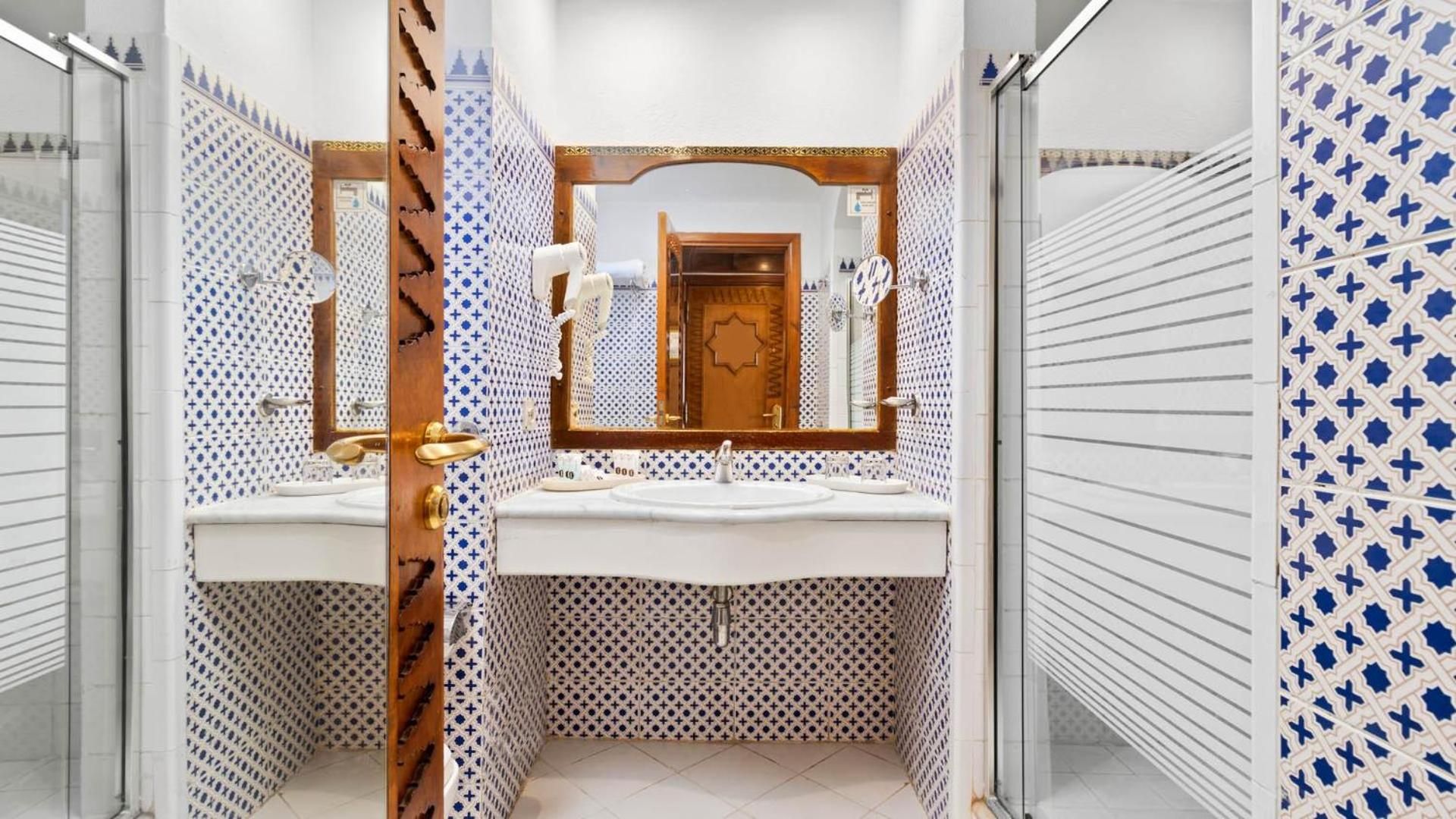 Kings Lake Sea and Lake View Queen or Twin Room