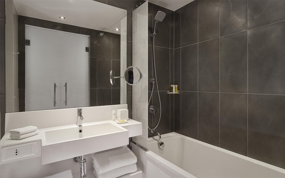 Hyatt Regency Paris Etoile King Bed Room 4