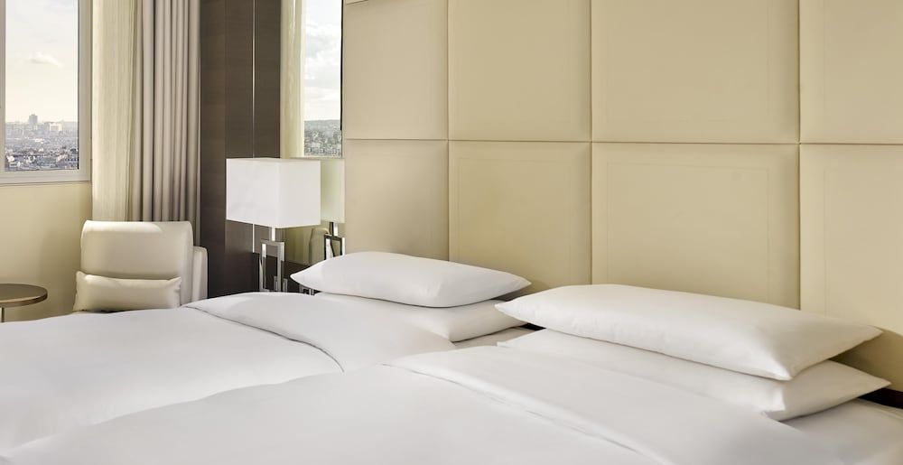 undefined Hyatt Regency Paris Etoile 5