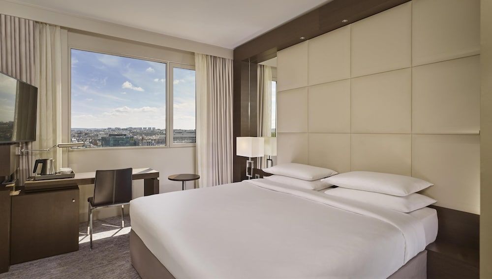 Hyatt Regency Paris Etoile King Bed Room