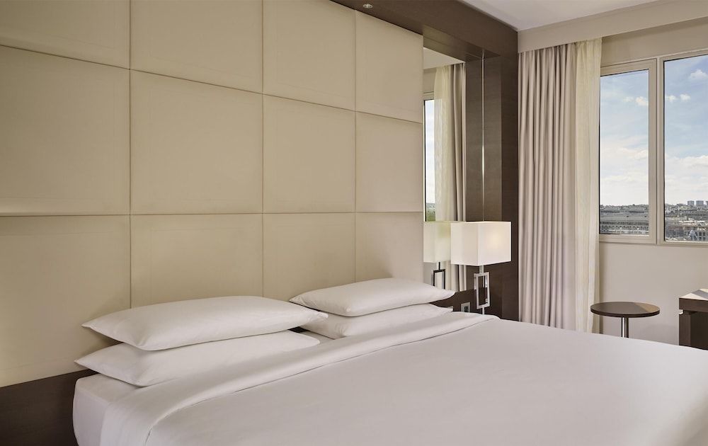 Hyatt Regency Paris Etoile King Bed Room 3