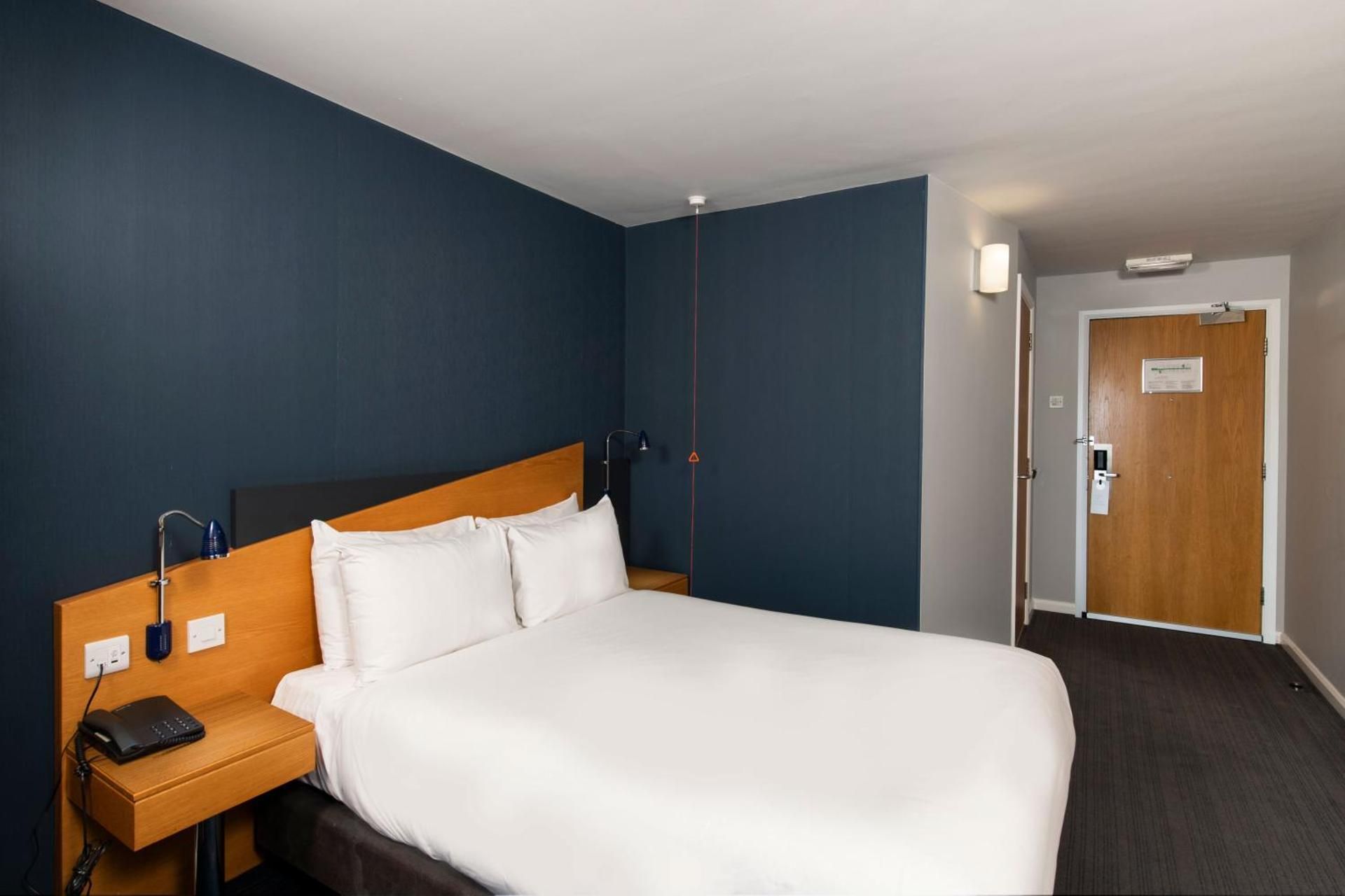Double Room with Free Hot Breakfast - Accessible