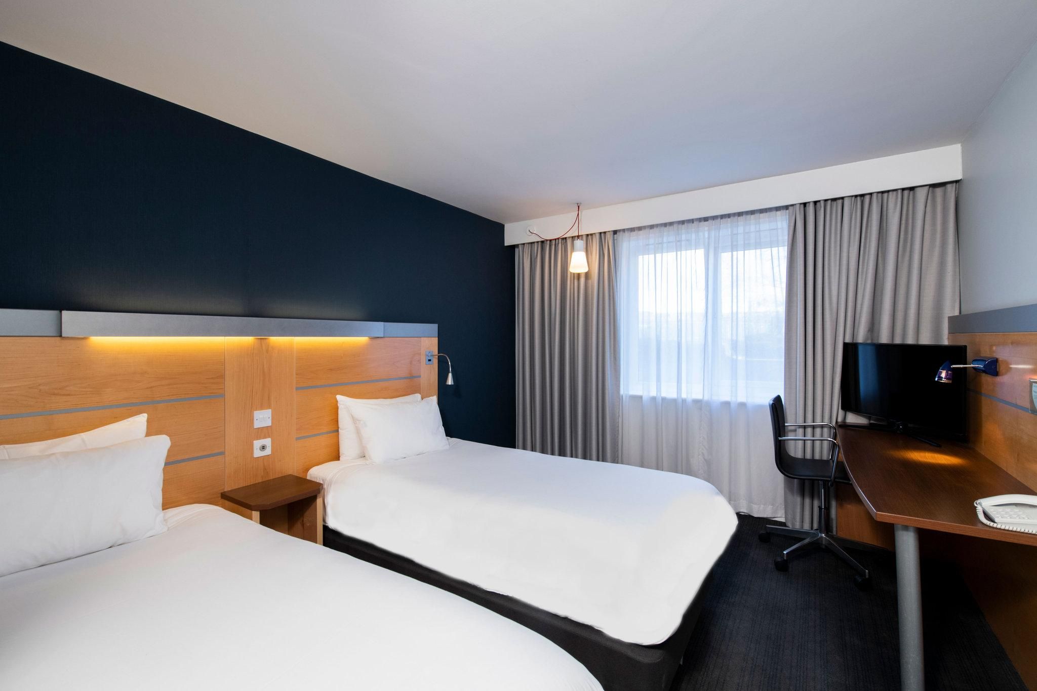 2 Single Standard Accessible with Free Hot Breakfast