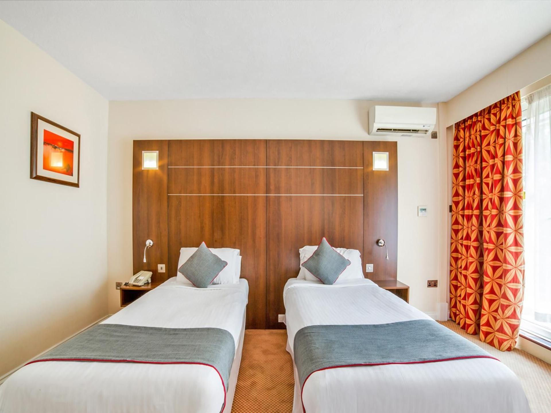 The Bridge House Hotel Standard Twin Room 2