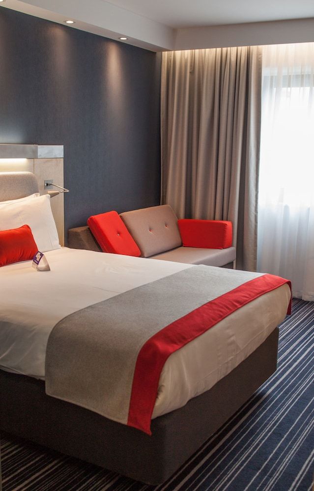 Holiday Inn Express Slough by IHG Room, 1 Double Bed, Accessible (with Free Hot Breakfast) 4