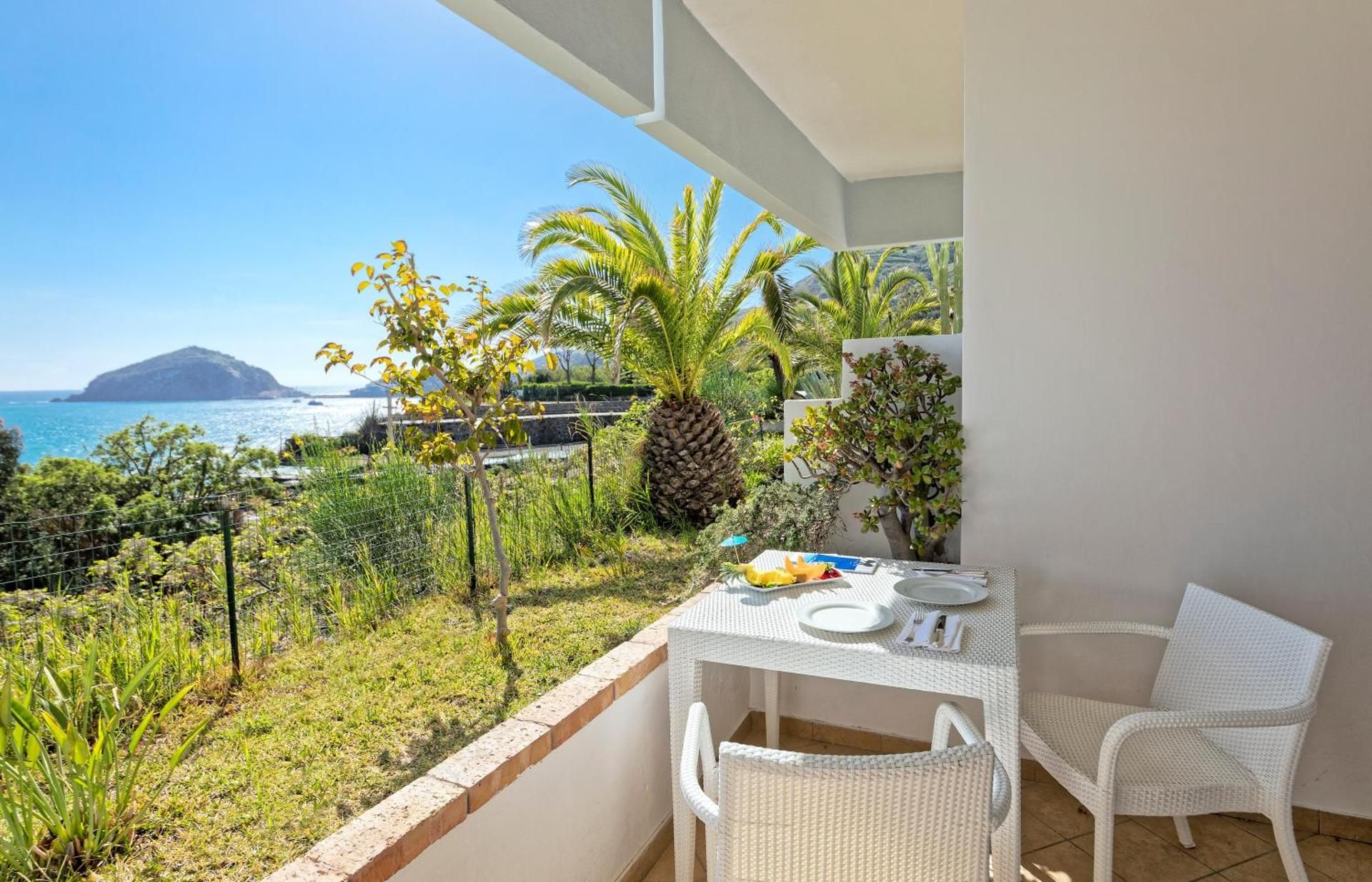 Room with Lateral Sea View