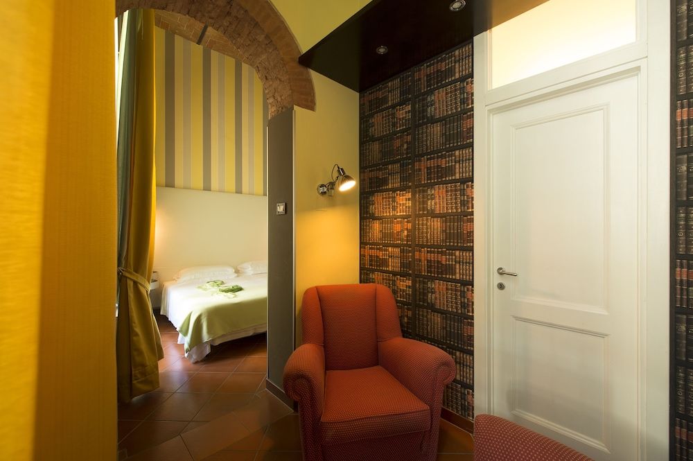 De La Pace, Sure Hotel Collection by Best Western Standard Room, 1 Queen Bed (Twin bed on request) 7