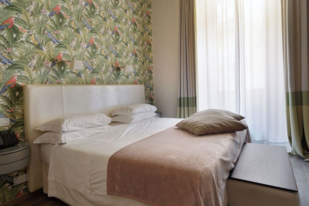 De La Pace, Sure Hotel Collection by Best Western Standard Room, 1 Queen Bed (Twin bed on request) 4