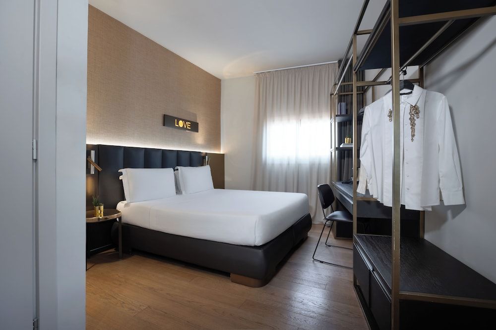 The Market Urban Hotel Deluxe Room 4