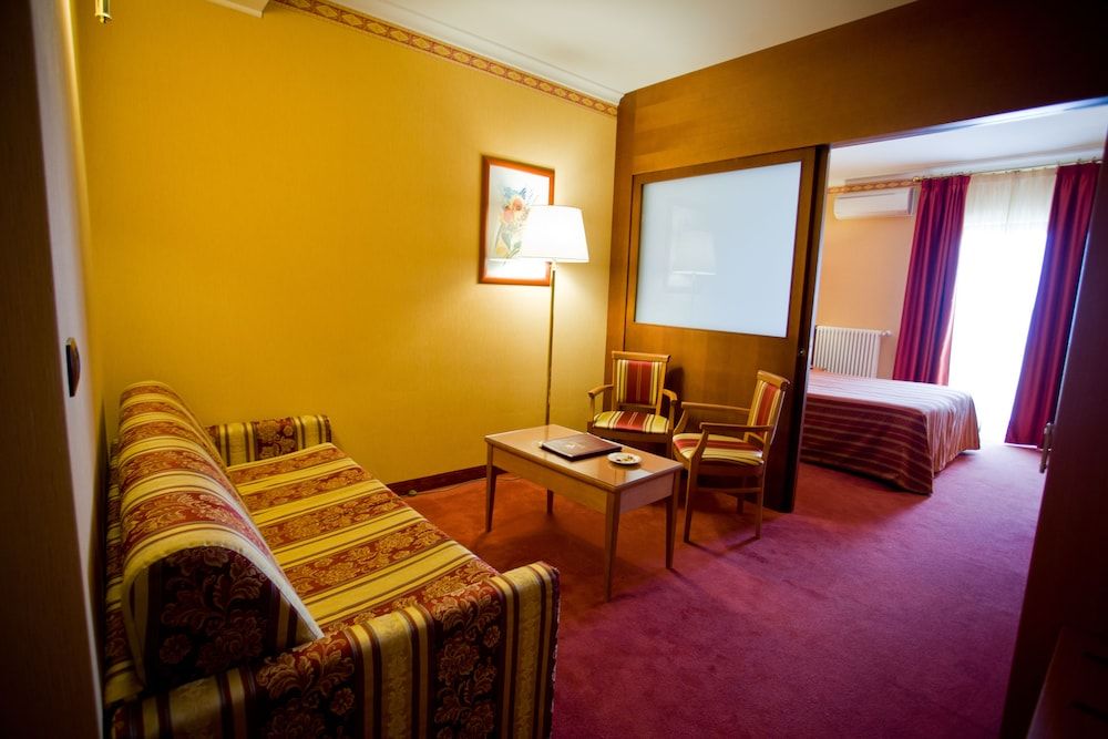 Suite, Balcony