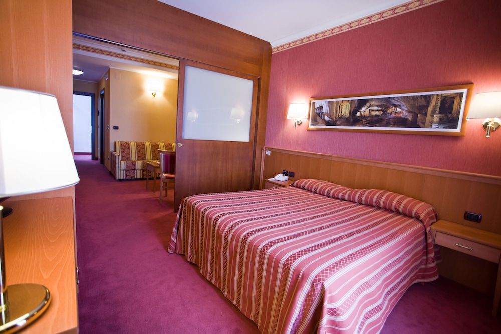 Suite, Balcony
