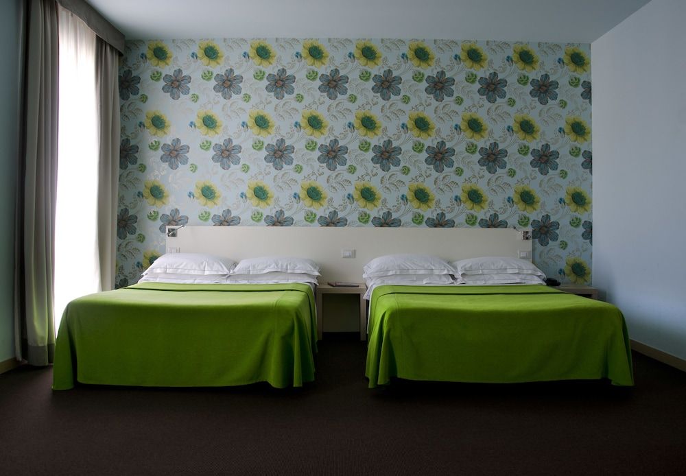 Hotel Key Standard Twin Room 2