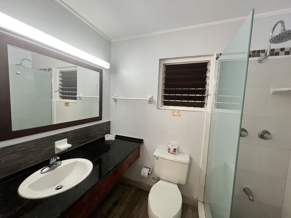 Toby's Resort Deluxe Room 7