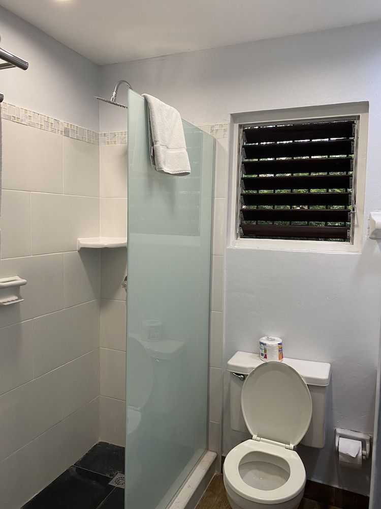 Toby's Resort Deluxe Room 5