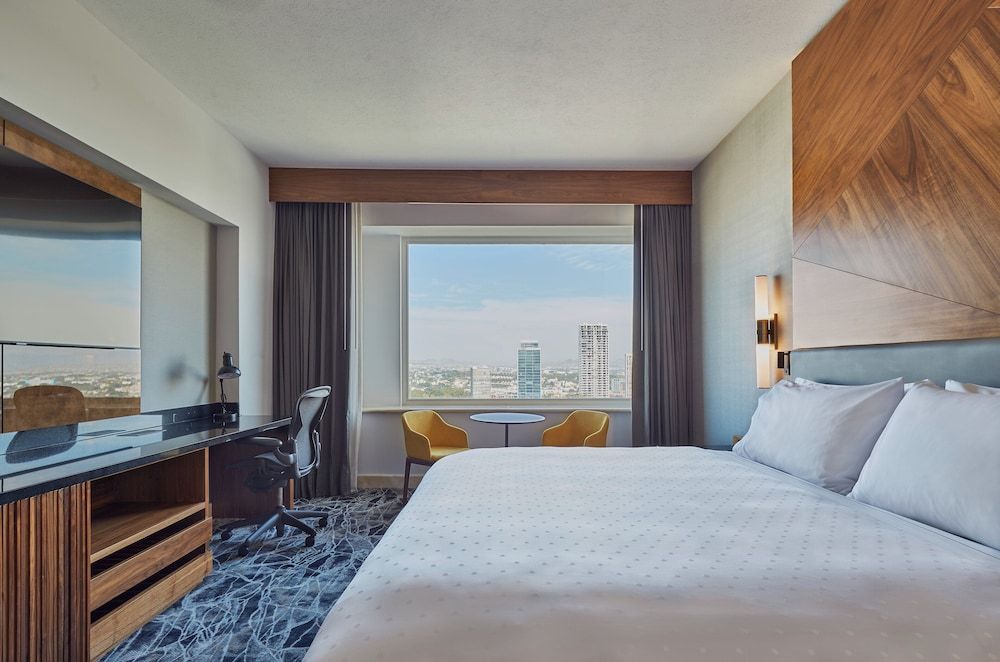 Standard Room (Fiesta Club, 1 King)