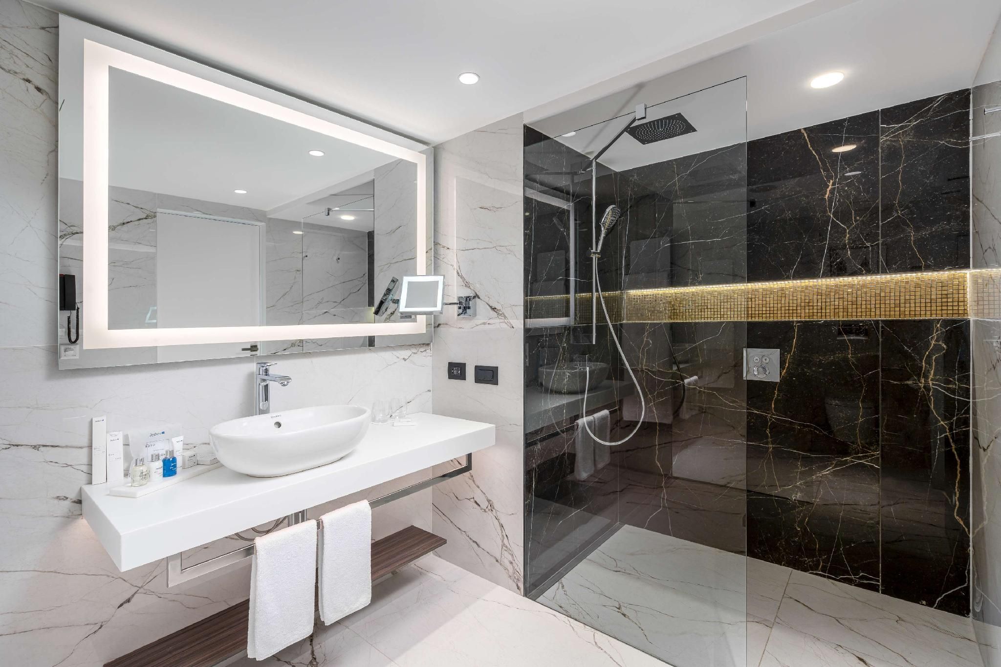 Executive Suite Lounge Access - 1 King