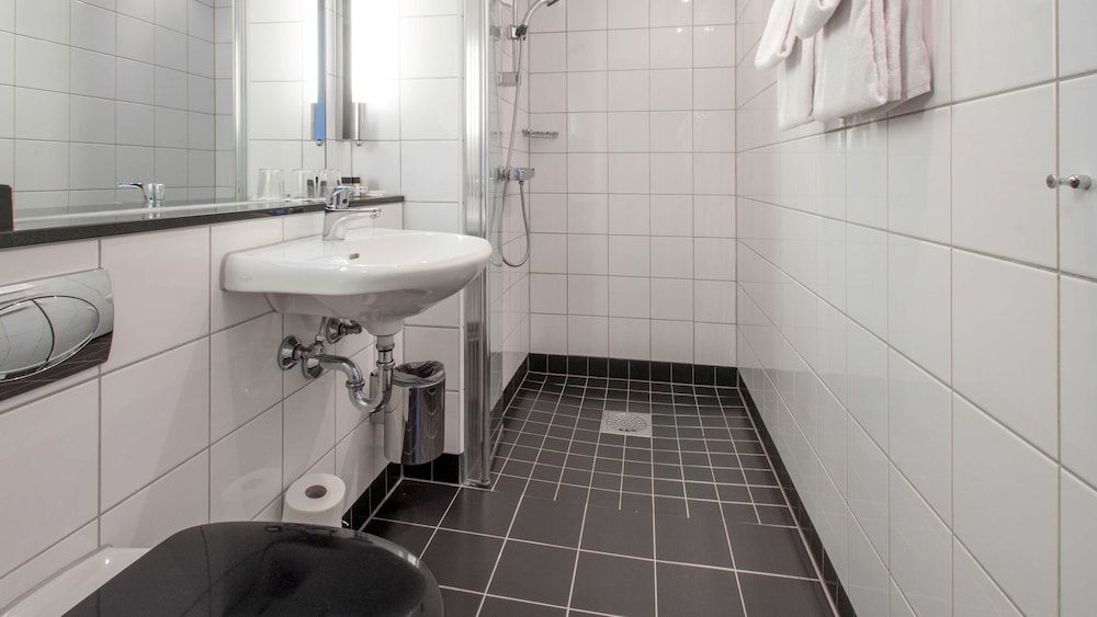 Best Western Plus Time Hotel Standard Room, 2 Twin Beds, Non Smoking 4