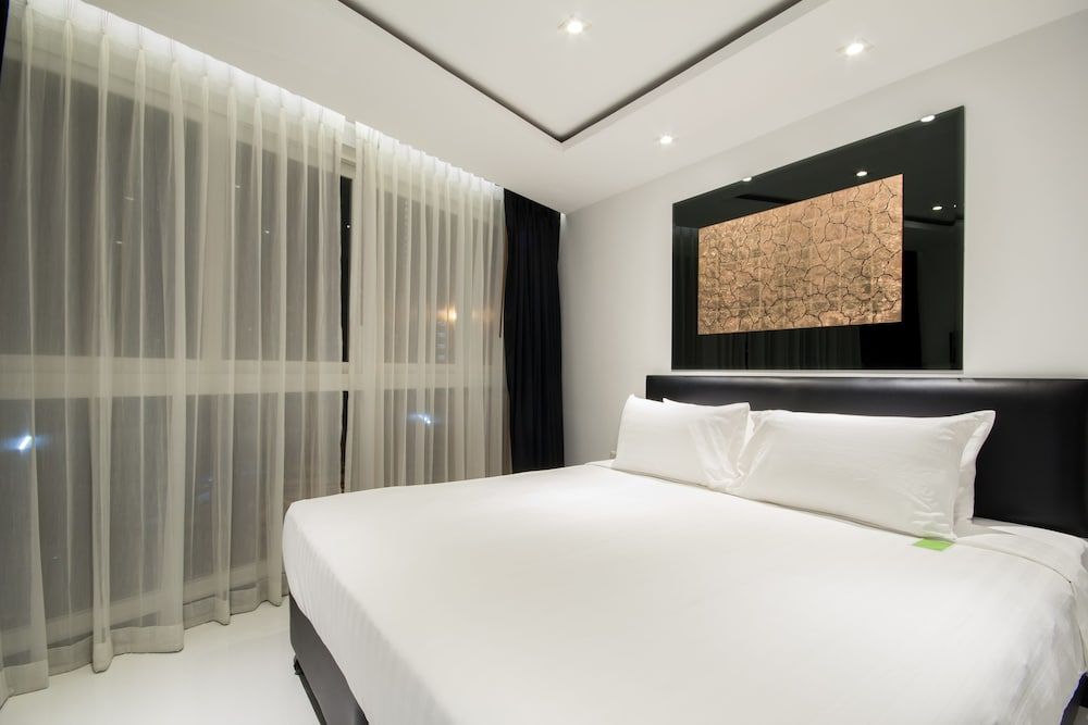 One-Bedroom Superior Suite with Balcony