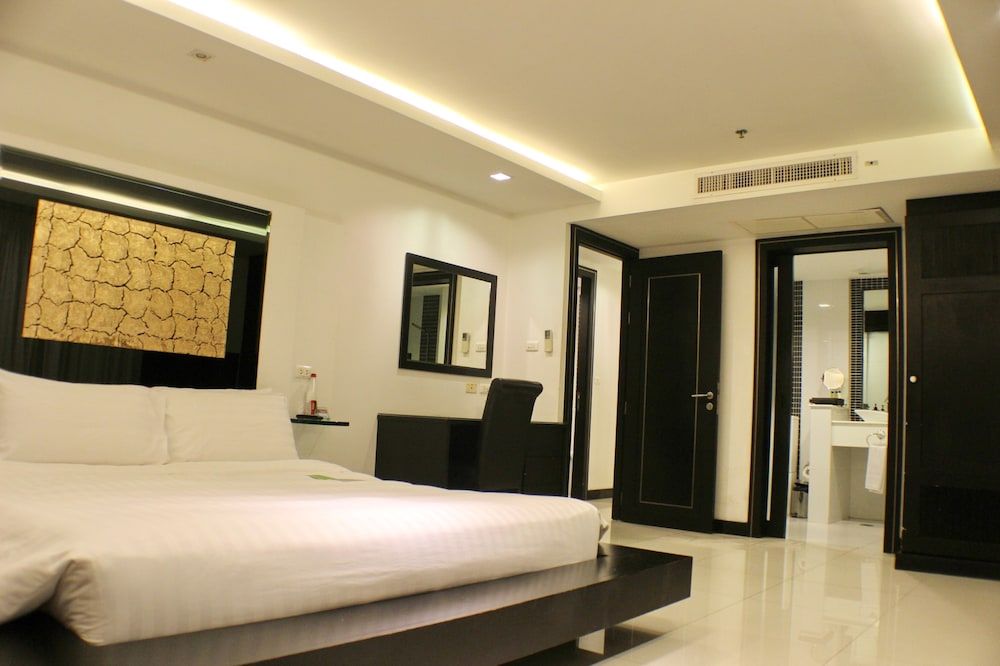 Two-Bedroom Suite with Large Balcony