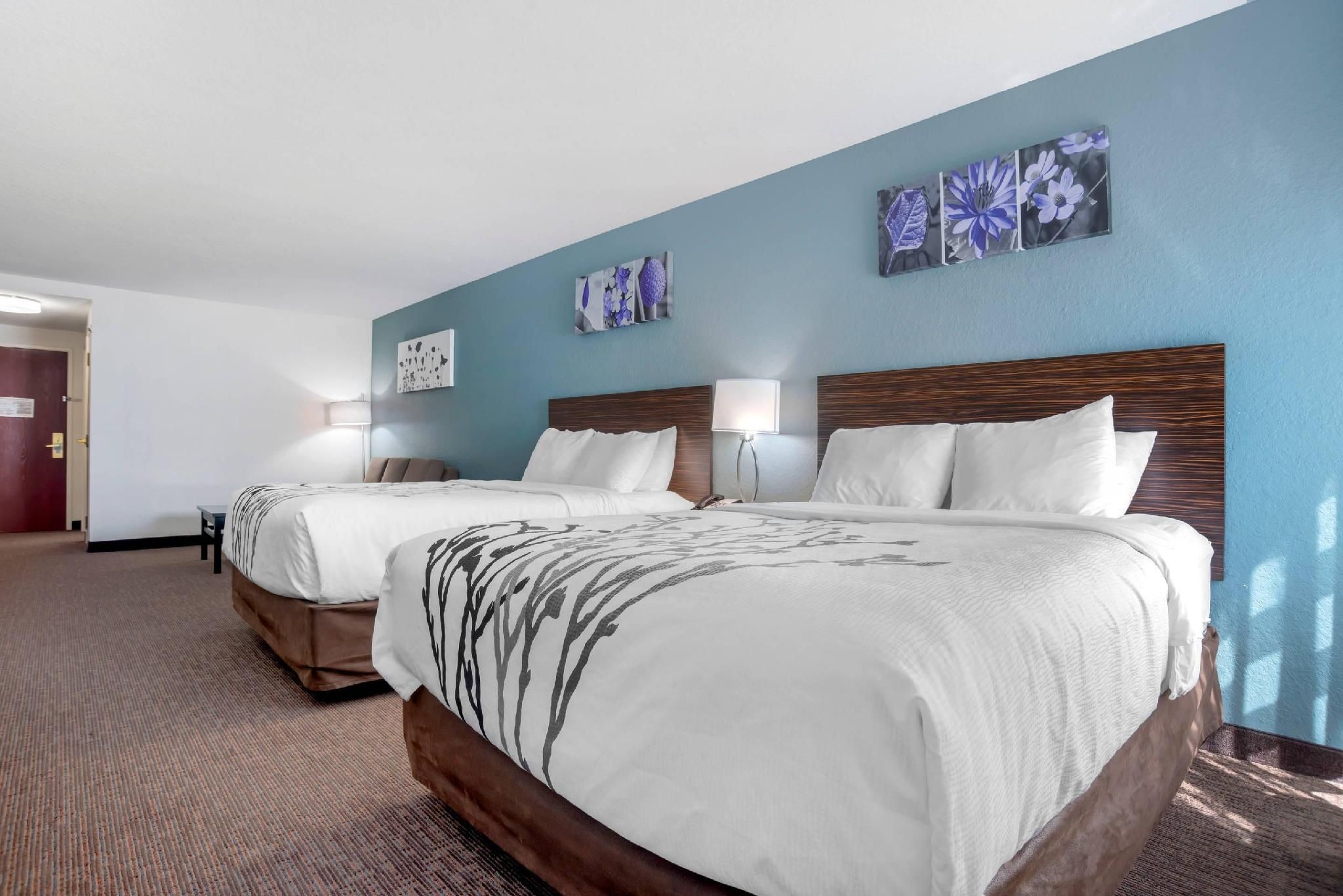 2 Queen Beds, Suite, Nonsmoking