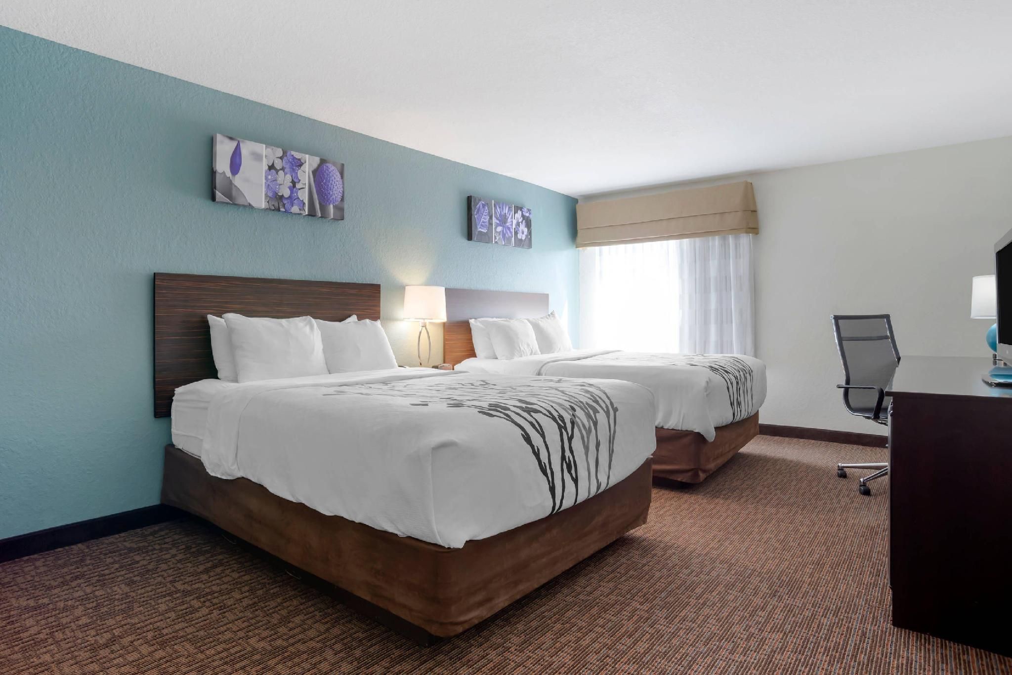 2 Queen Beds, Suite, Nonsmoking