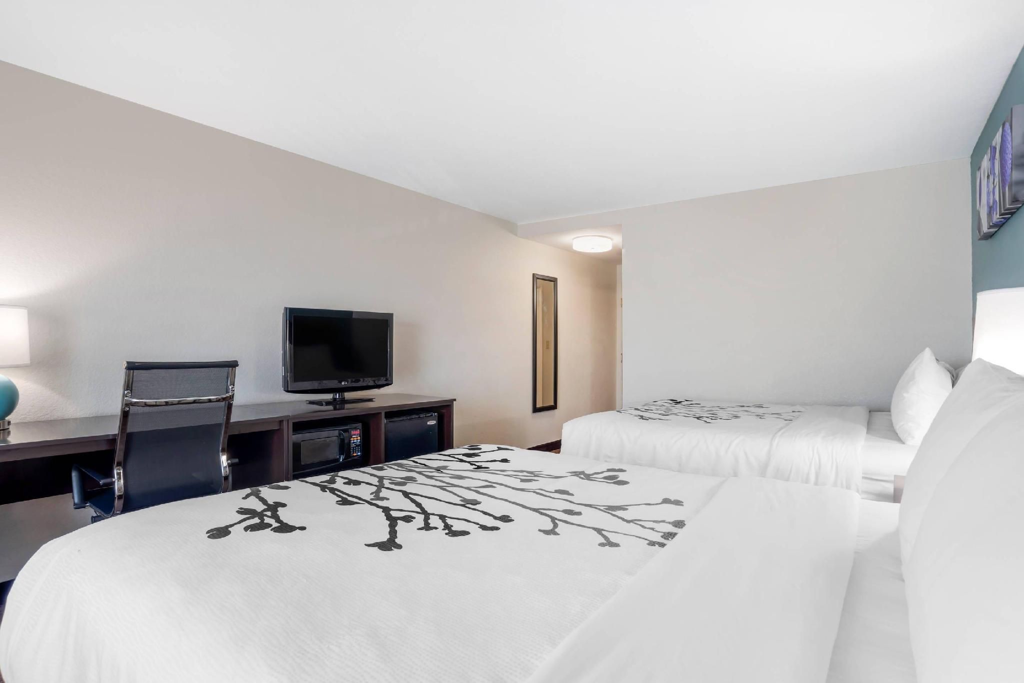 2 Queen Beds, Nonsmoking, Accessible