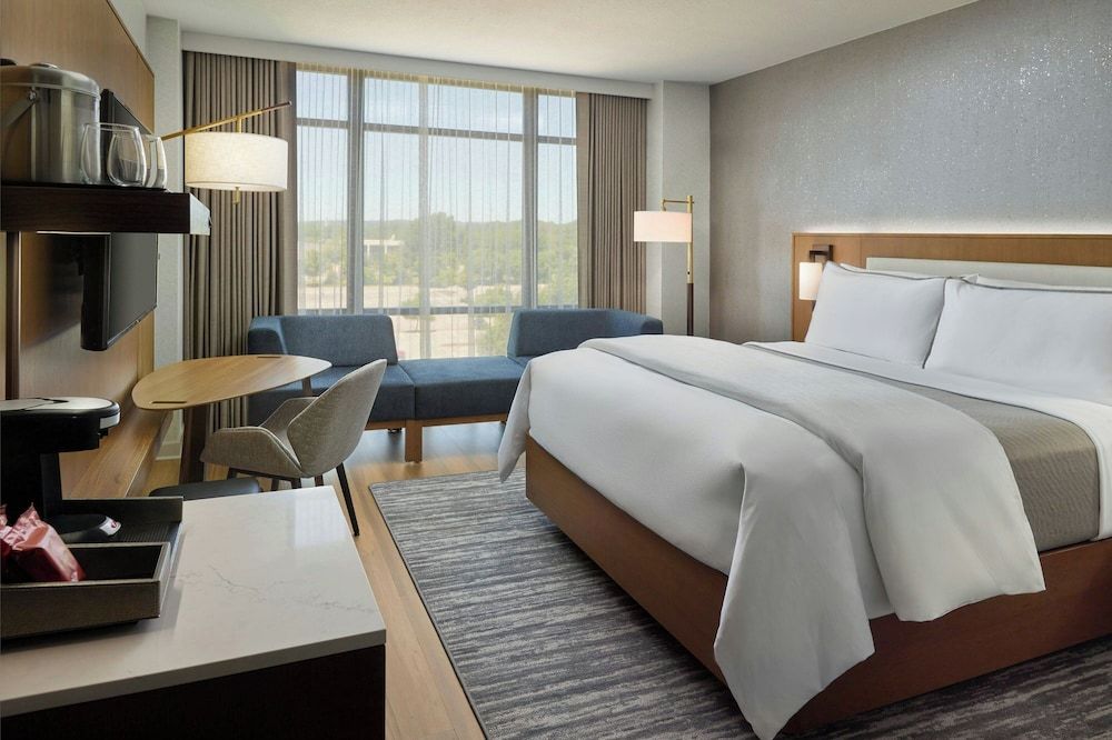 Traditional Room, 1 King Bed (Mobility Accessible, Tub)