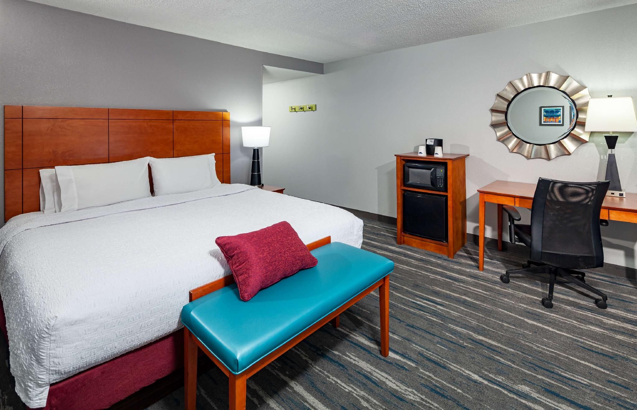 1 King Bed Nonsmoking