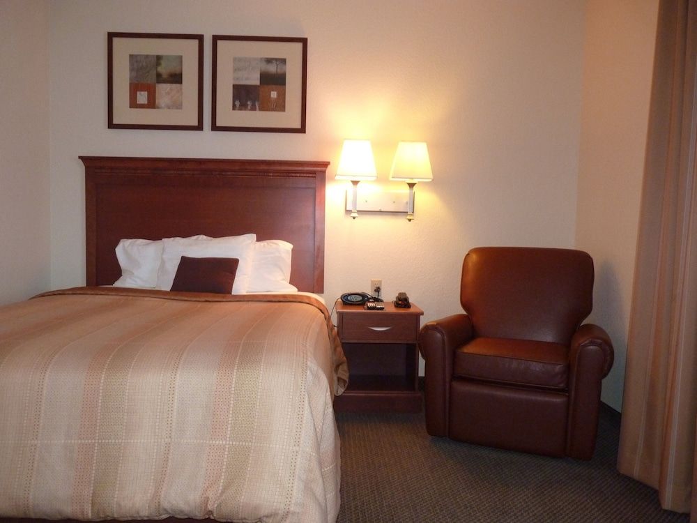 Suite, 1 Bedroom (Walk-In Shower)
