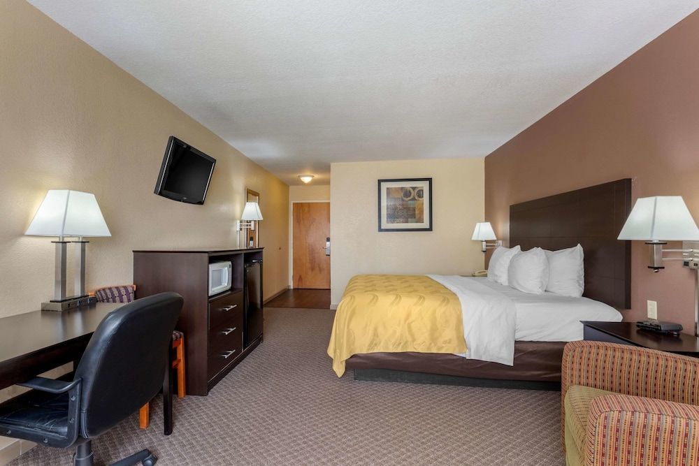 Standard Room, 1 King Bed, Non Smoking